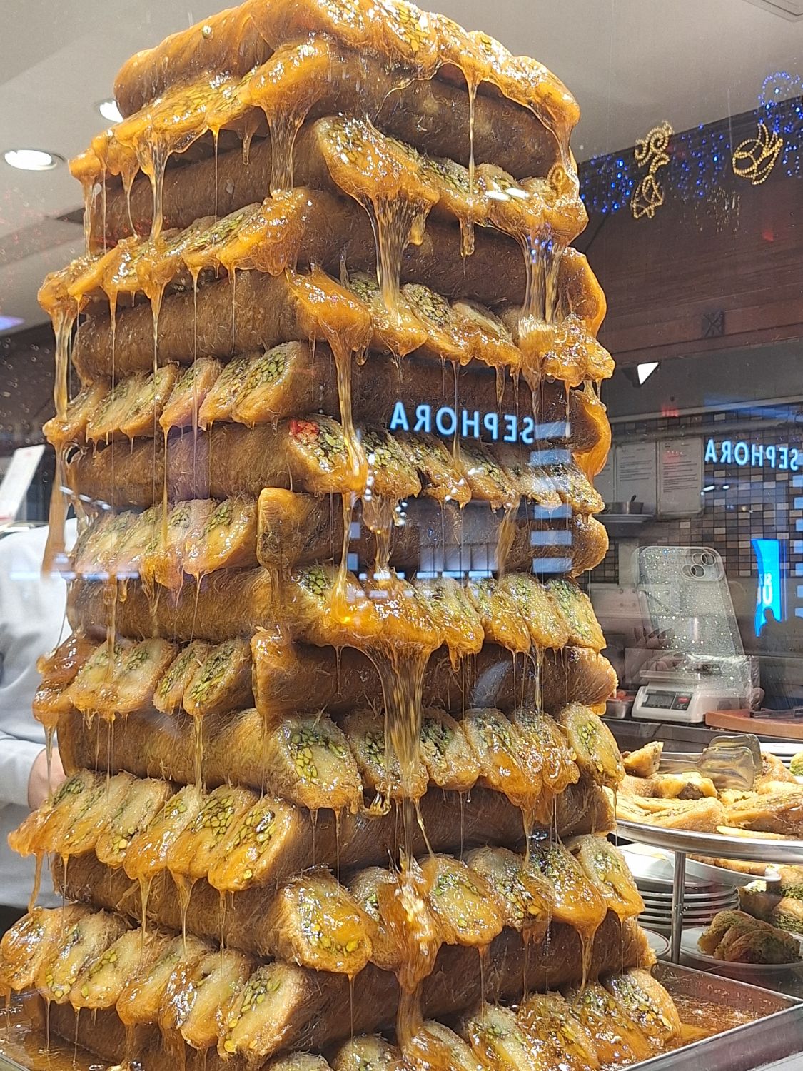 Baklava-Turm in einem Geschäft