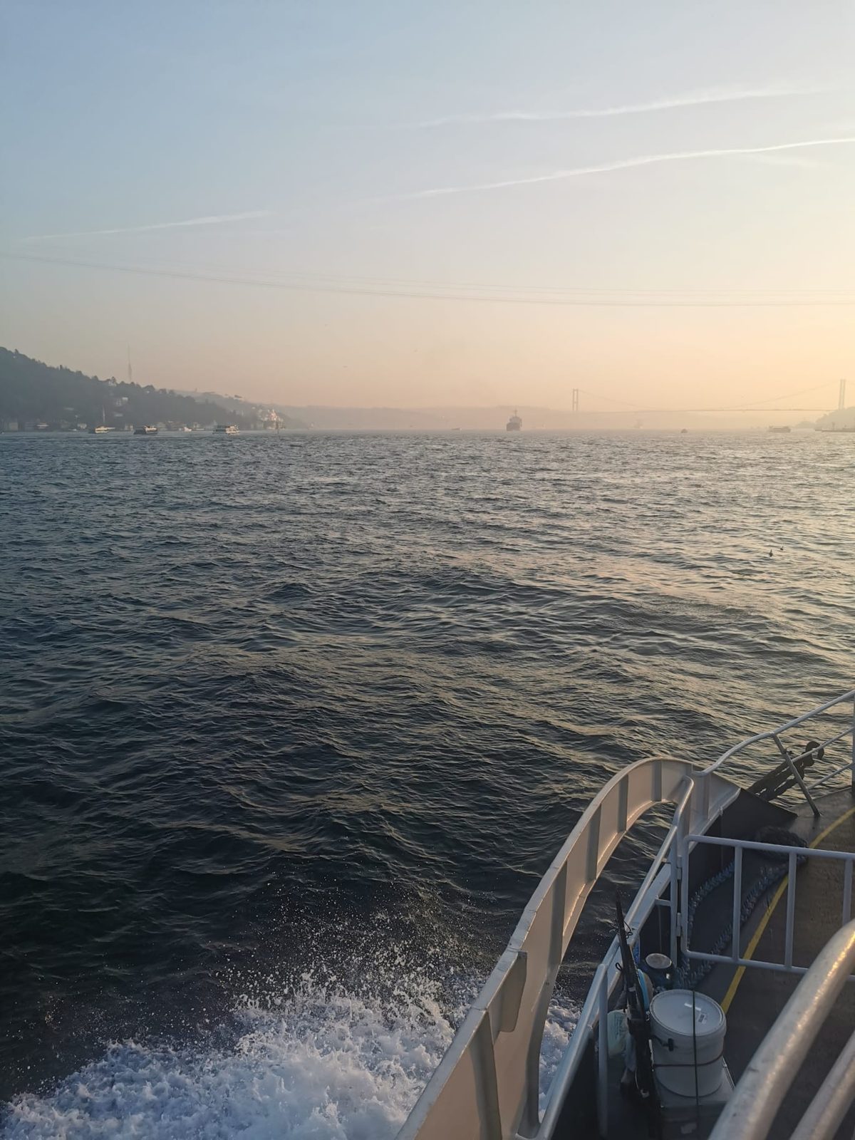 Abendlicht über dem Wasser