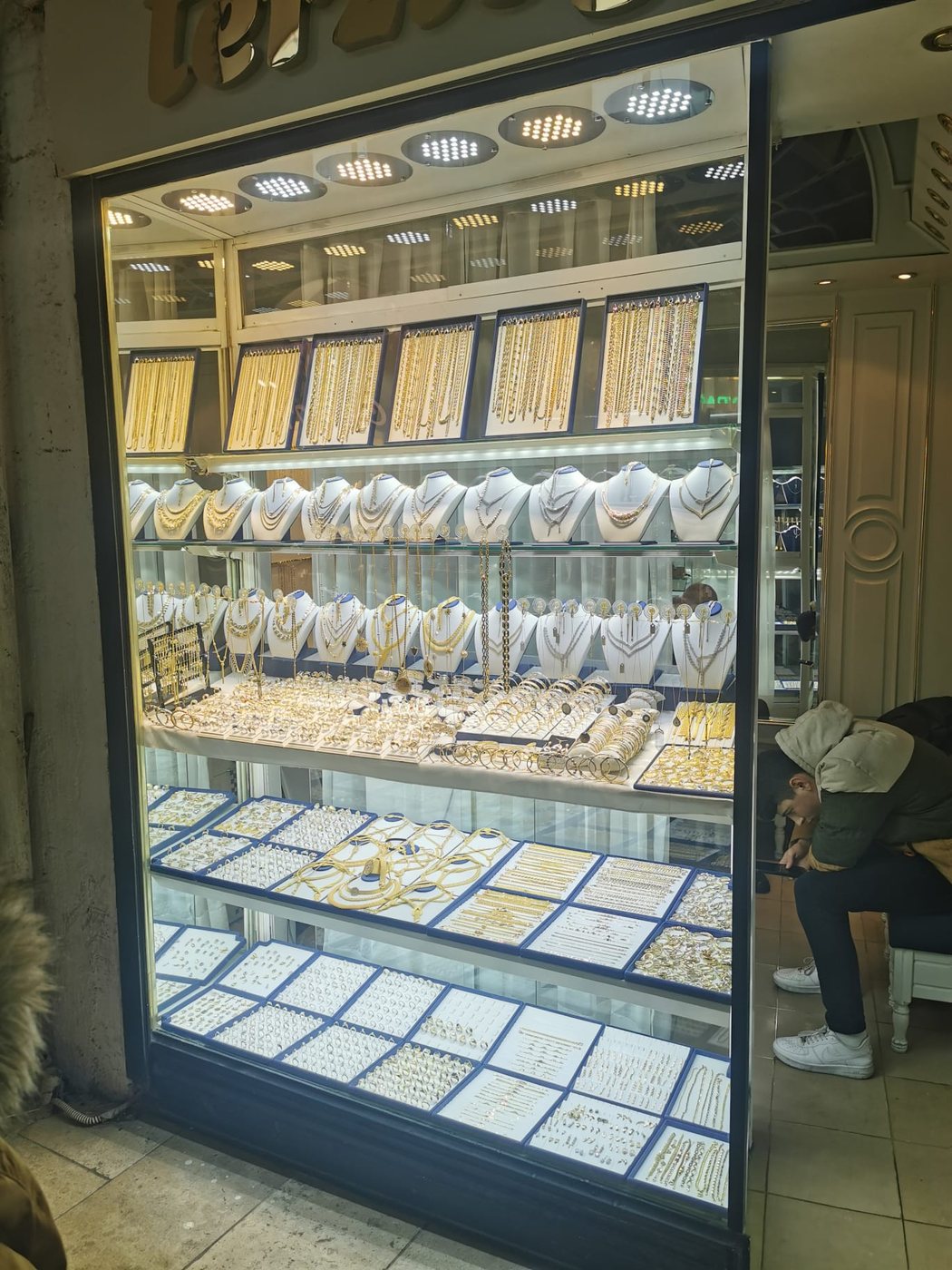 Schmuckvitrine im Großen Basar.
