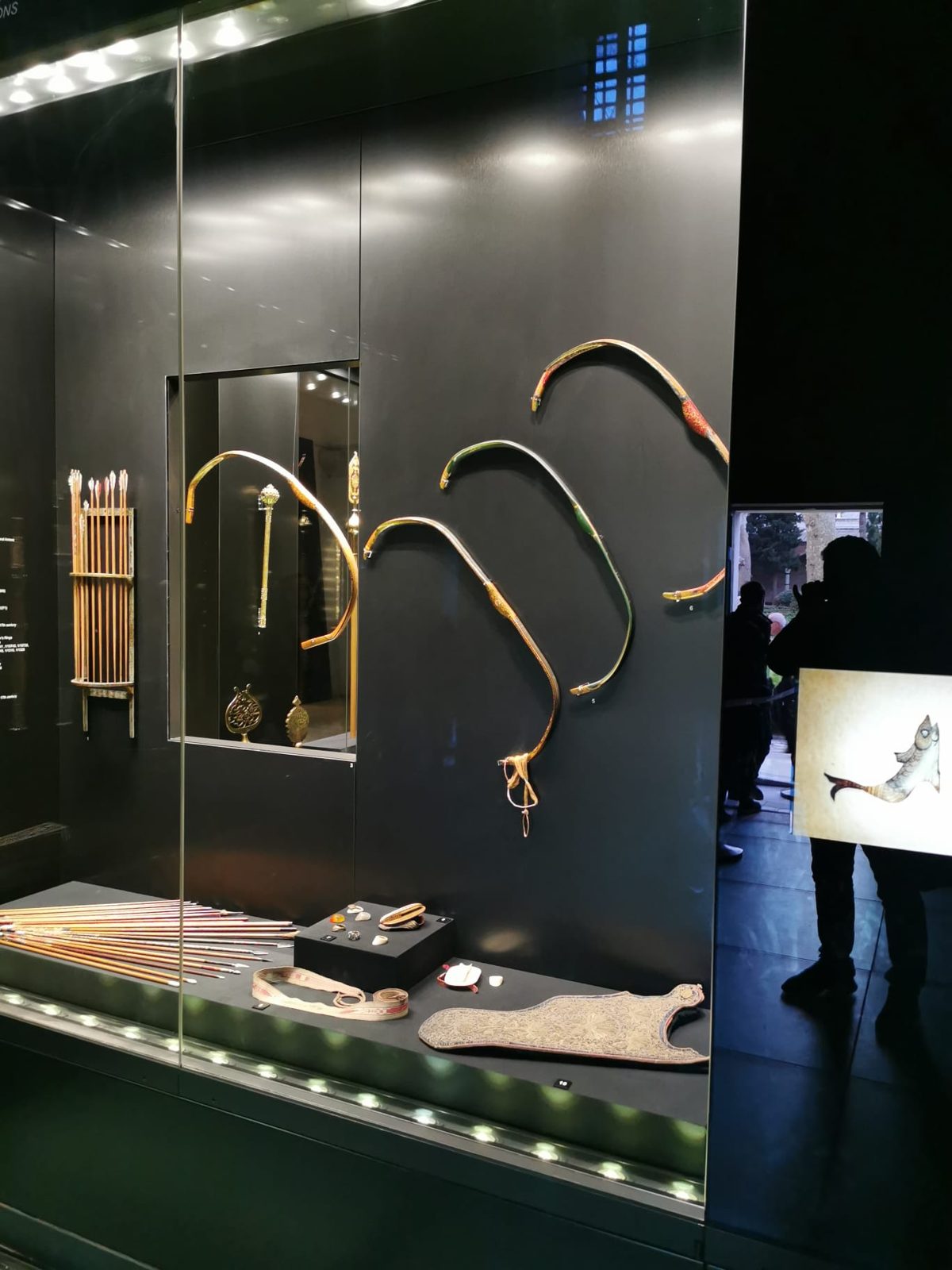 Bögen und Pfeile aus der Waffensammlung