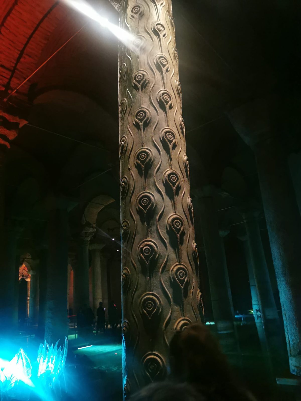 Die Säule mit dem Tropfen- oder Augenmuster