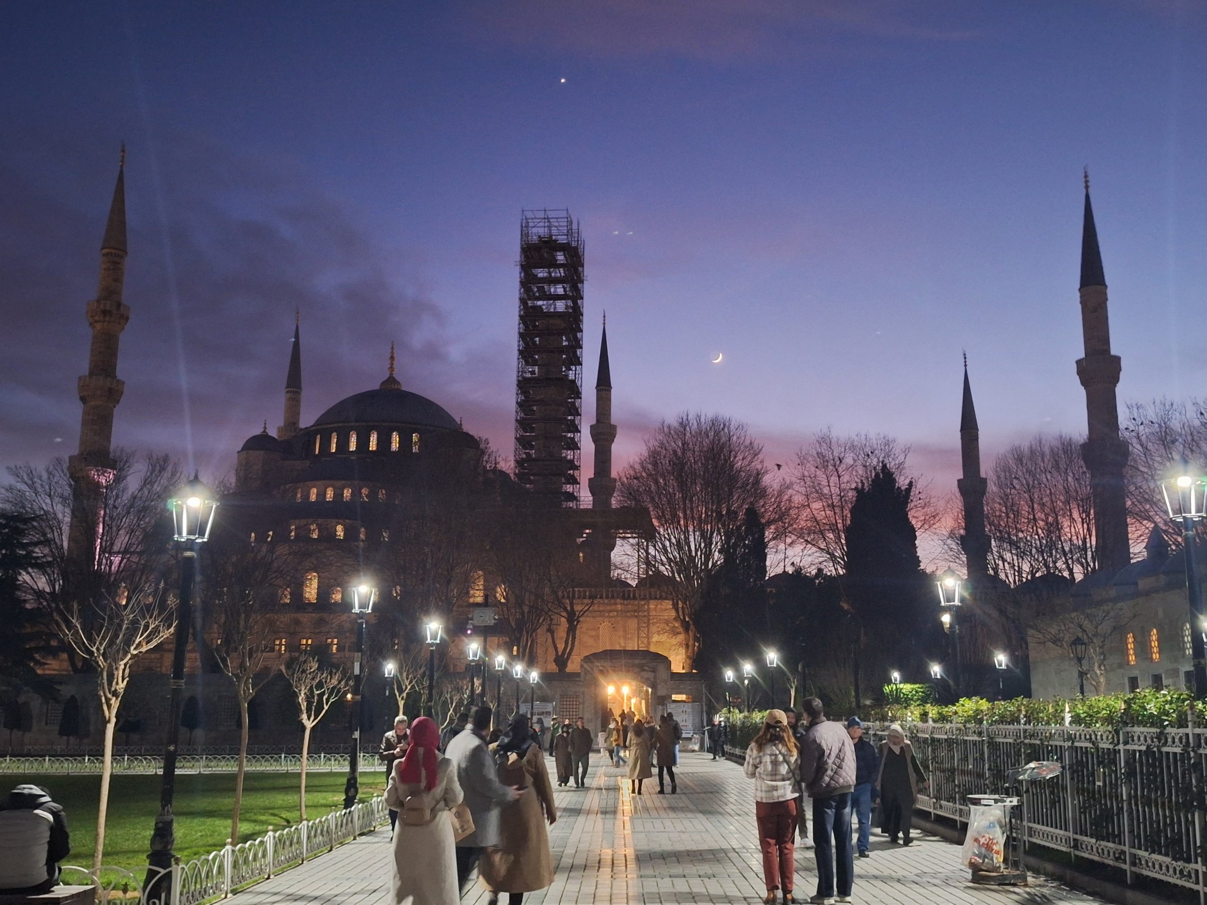 Blaue Moschee: Sechs Minarette, Tausende İznik-Fliesen und ein junger Sultan gegenüber der Hagia Sophia