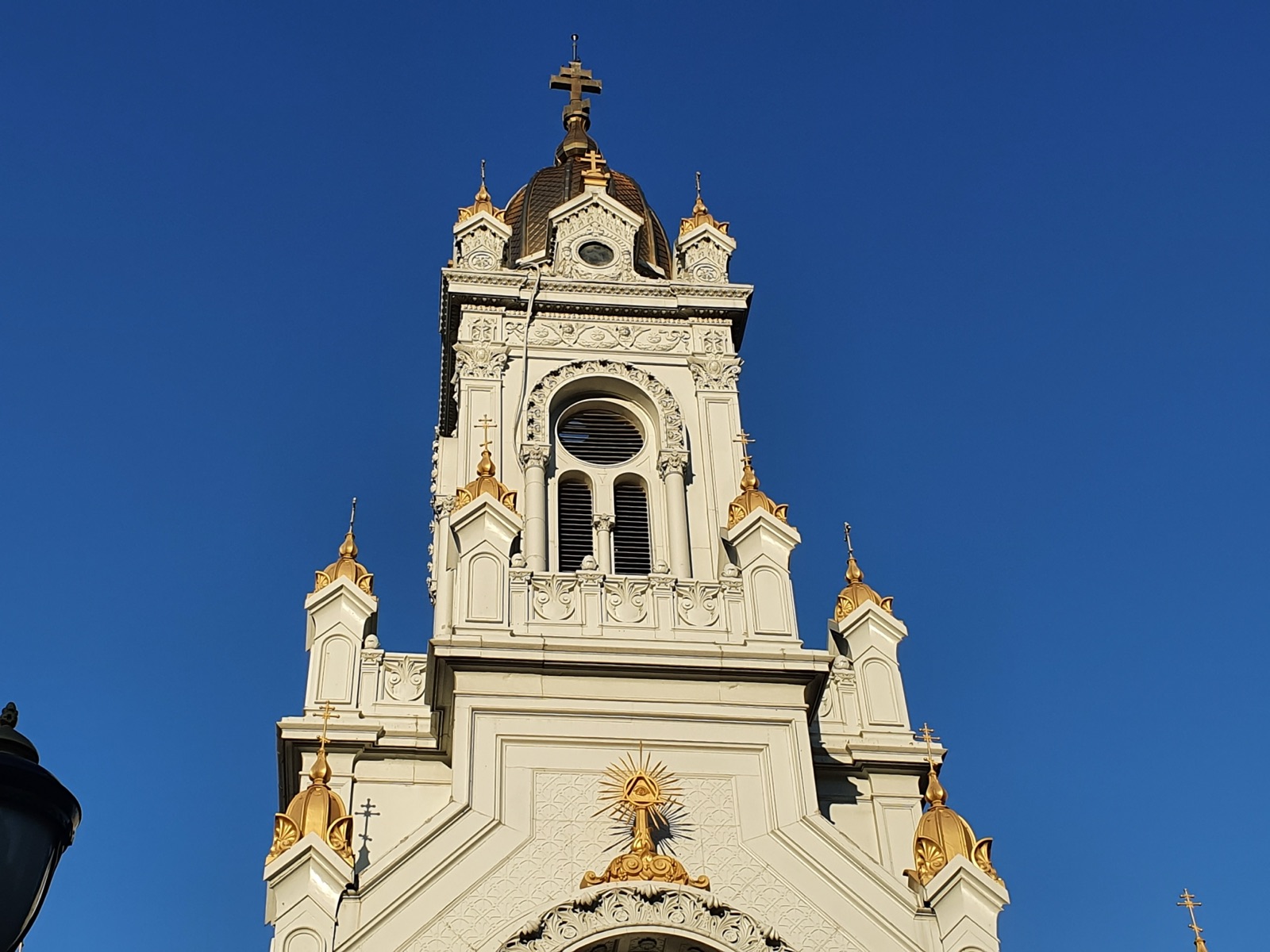Die Eisenkirche am Goldenen Horn: In Wien vorgefertigt, nach Istanbul verschifft und als bulgarische Kirche wieder zusammengesetzt