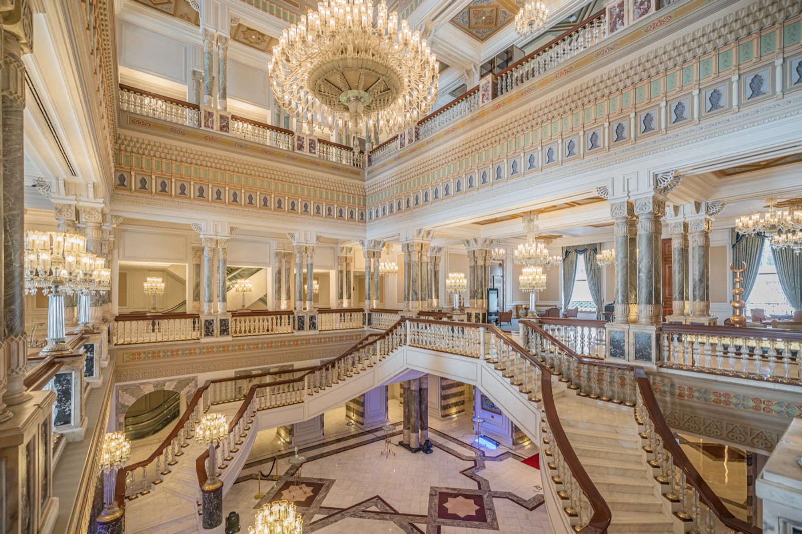 Çırağan-Palast: Sultan für 93 Tage, jahrelanger Hausarrest, ein Großbrand – und heute Luxushotel