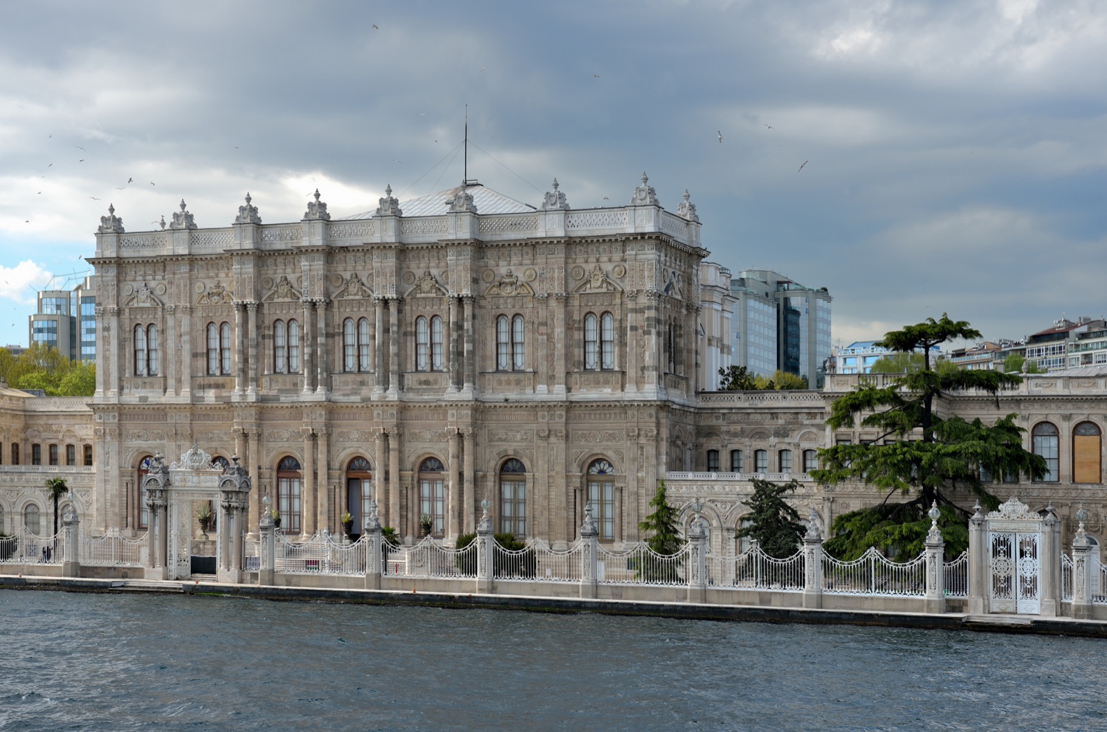 Dolmabahçe-Palast: Warum das Osmanische Reich Topkapı verließ und plötzlich am Bosporus residierte