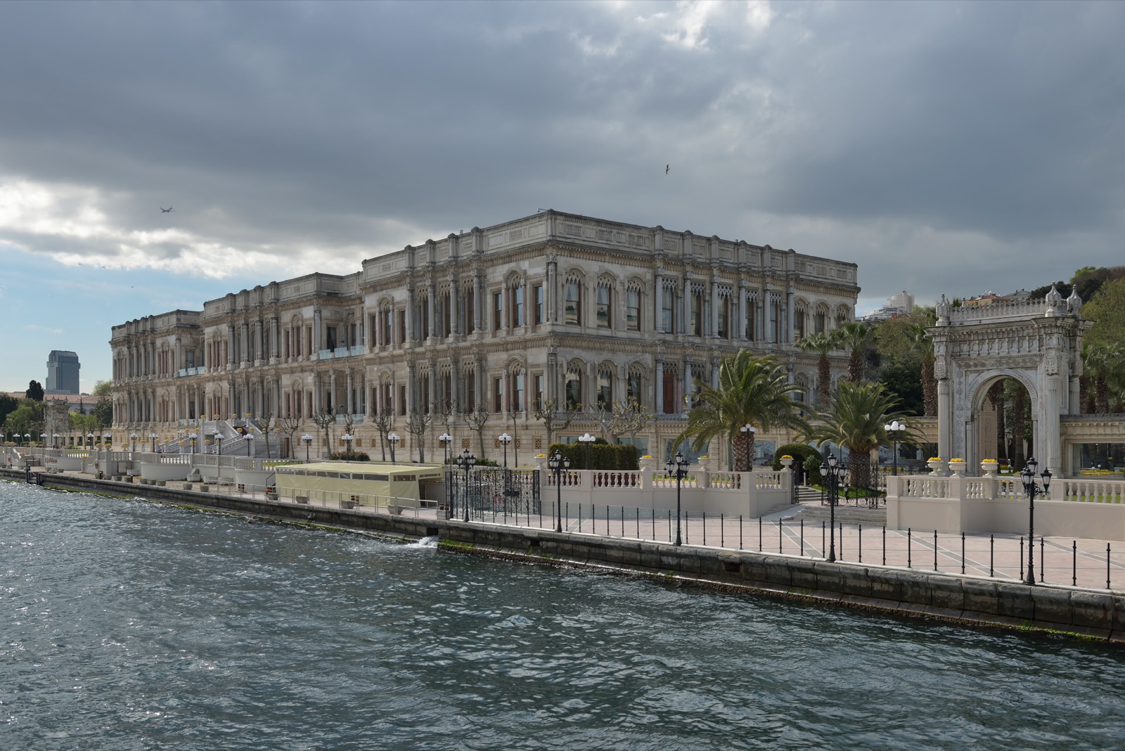Çırağan-Palast: Sultan für 93 Tage, jahrelanger Hausarrest, ein Großbrand – und heute Luxushotel