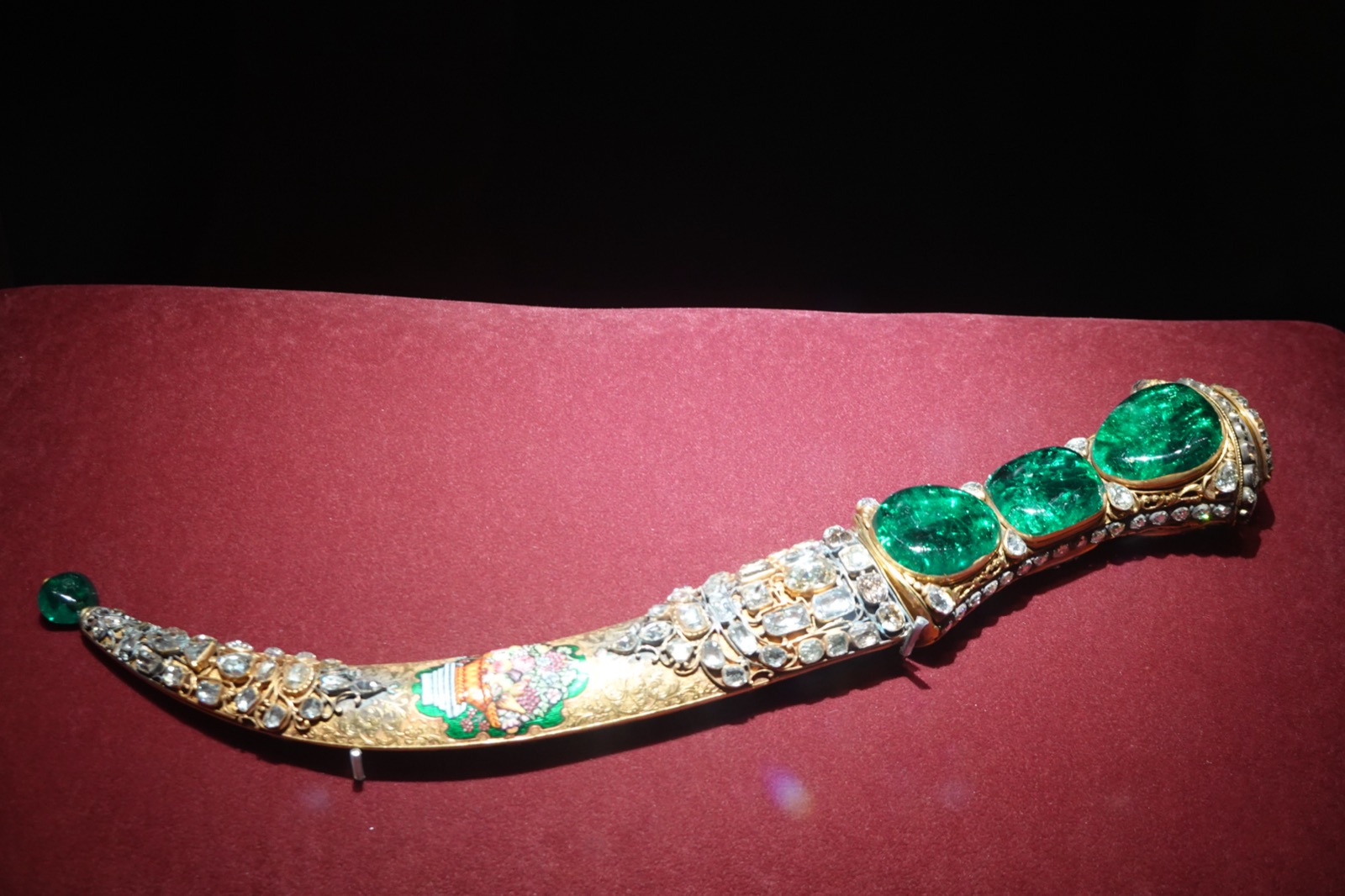 Topkapı-Schatzkammer: Ein Dolch für einen ermordeten Schah, ein rätselhafter Diamant und der materielle Glanz eines Weltreiches