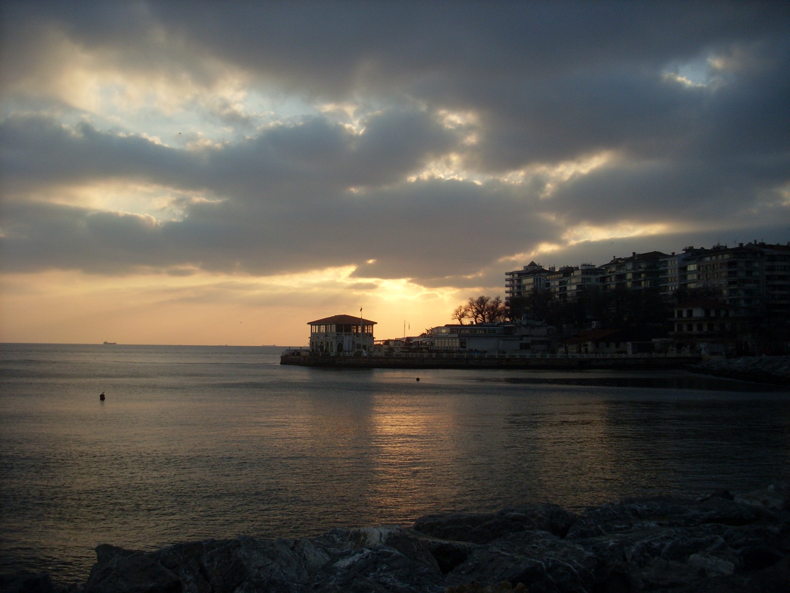 Moda Pier: Vom Fähranleger der frühen Republik zum Lieblingsplatz für Sonnenuntergänge in Kadıköy