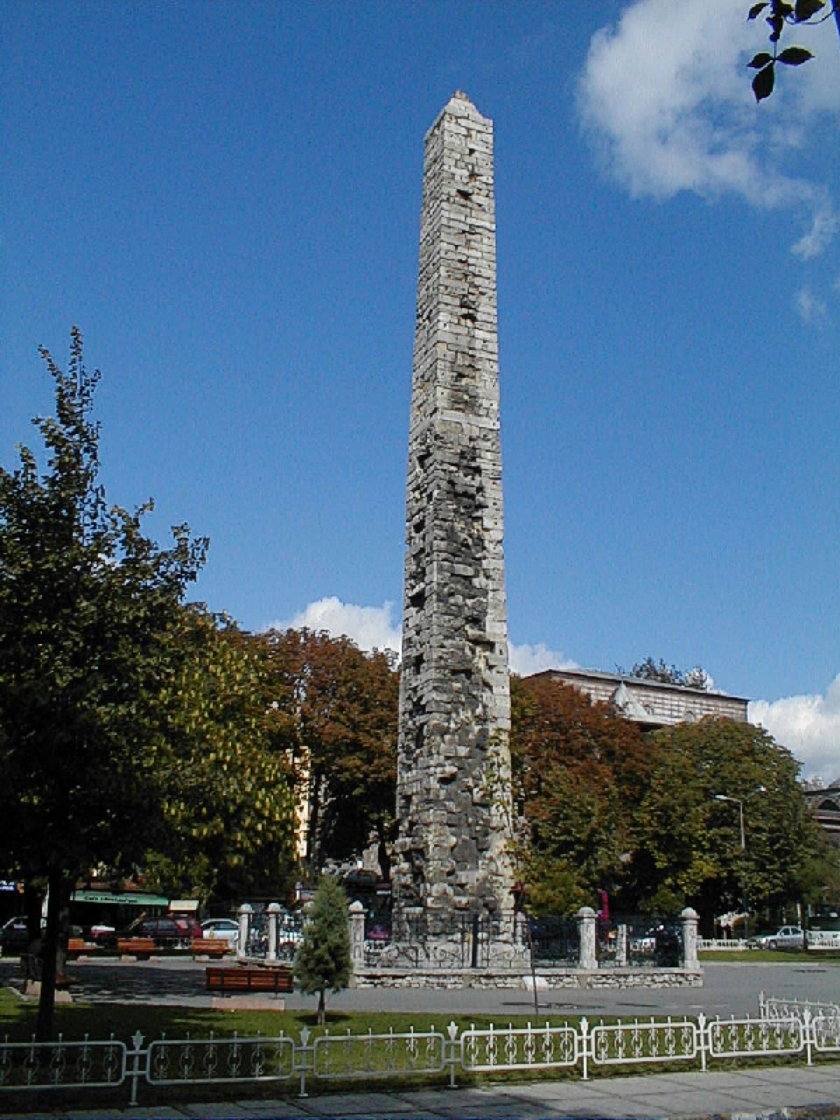 Gemauerter Obelisk: Das Monument, das einst mit Bronze glänzte und 1204 von Kreuzfahrern ausgeplündert wurde