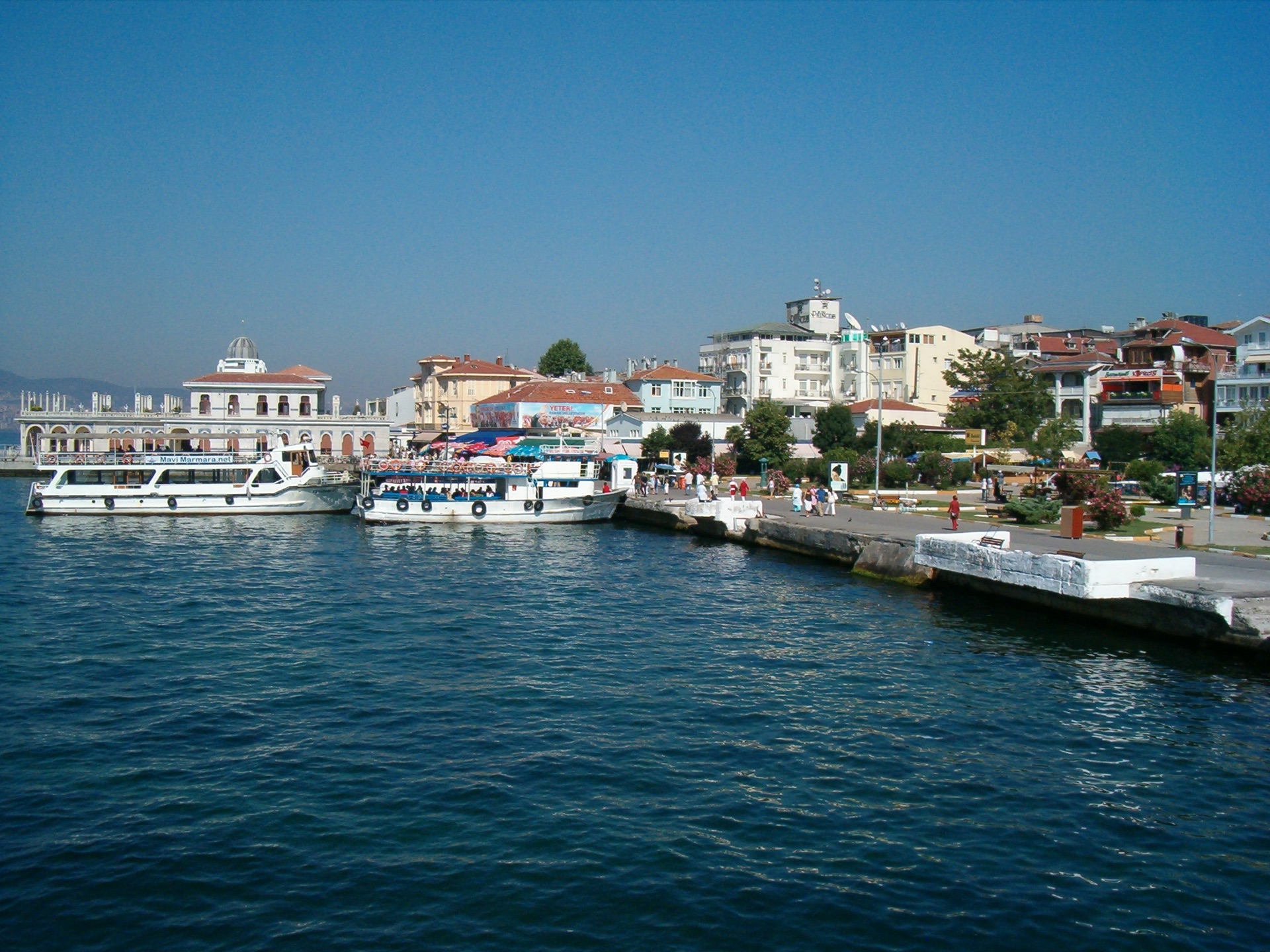 Büyükada und die Prinzeninseln: Verbannte Prinzen, Holzvillen, Strände und warum du für diesen Ausflug wirklich früh losfahren solltest