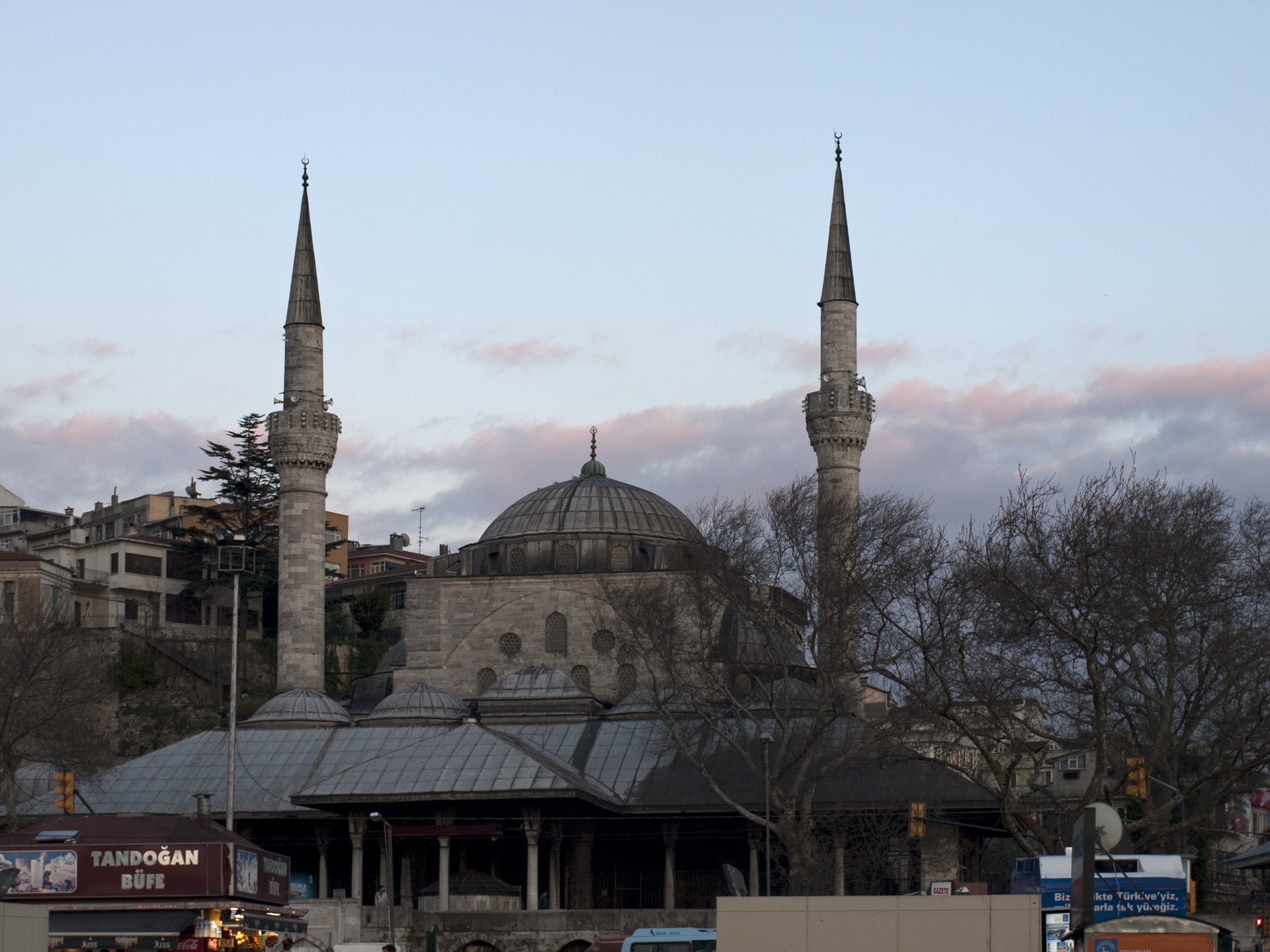 Mihrimah-Sultan-Moschee in Üsküdar: Die Stiftung einer Sultanstochter, die ihren Namen selbst in die Skyline schrieb