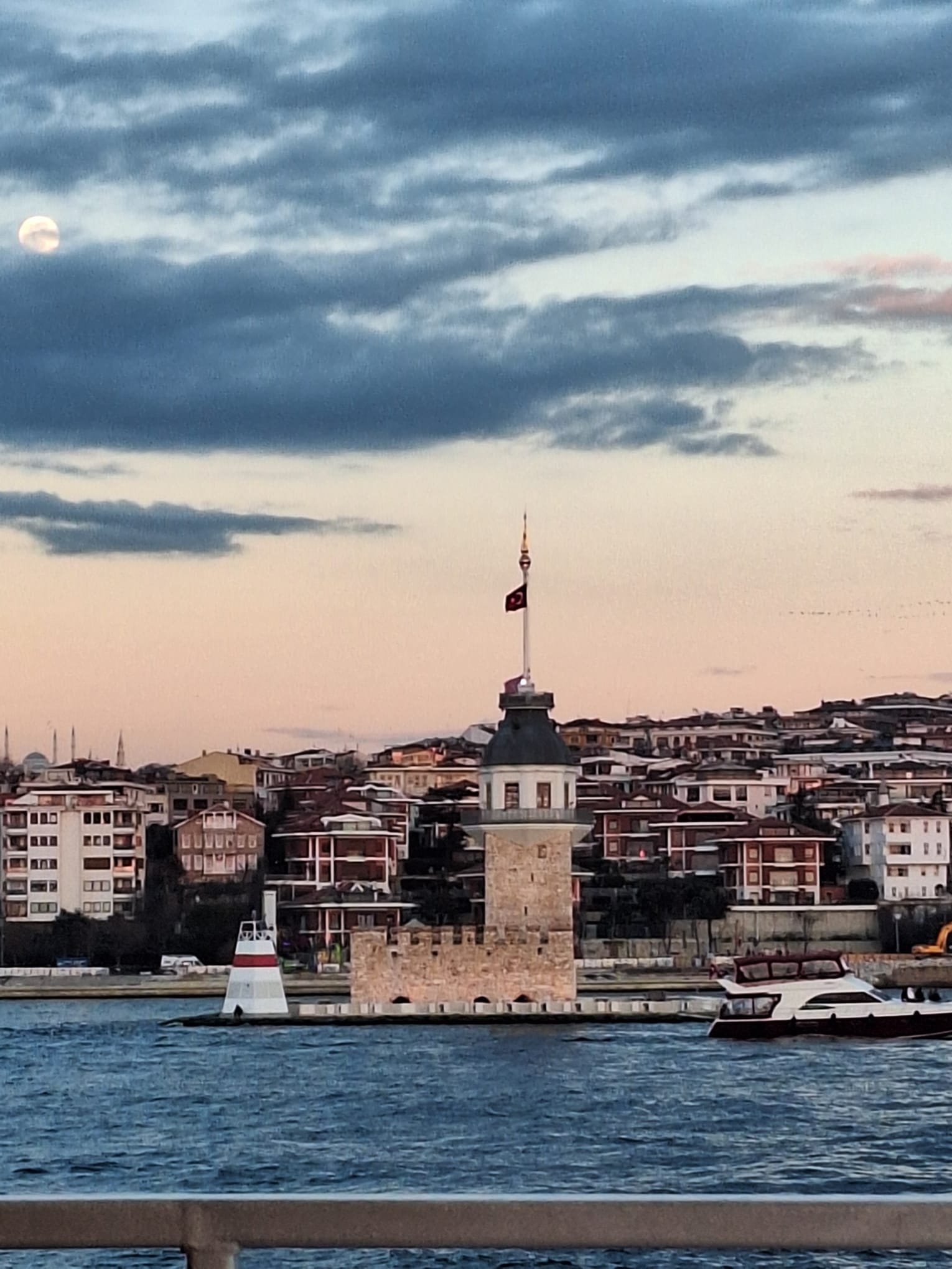 Kız Kulesi: Leanderturm, Quarantänestation und die berühmte Prinzessin mit der Schlange